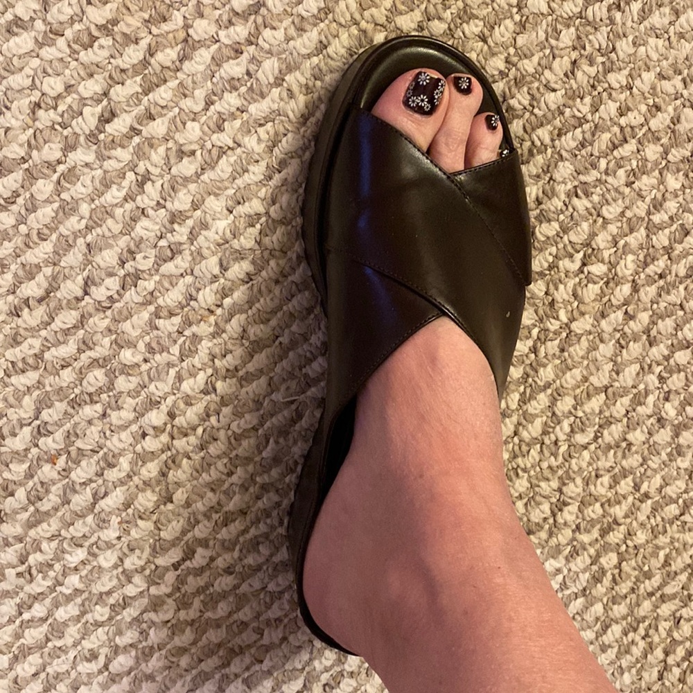 COLE HAAN PLATFORM SANDALS BROWN BEAUTIFUL CONDITION. Very comfy